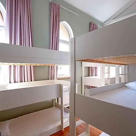 Hotellerie De L'abbaye Du Desert L'Isle-Jourdain (Vienne)